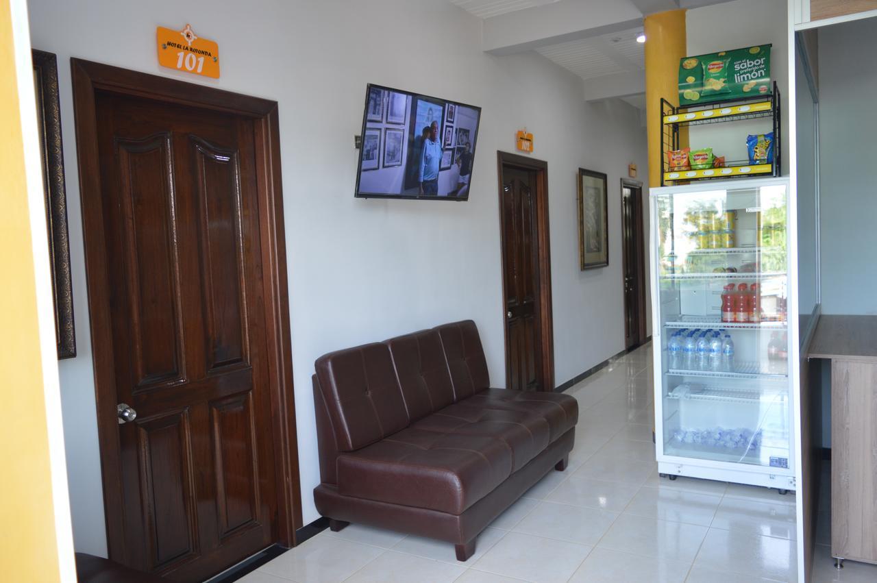 Hotel La Rotonda Caucasia Екстериор снимка
